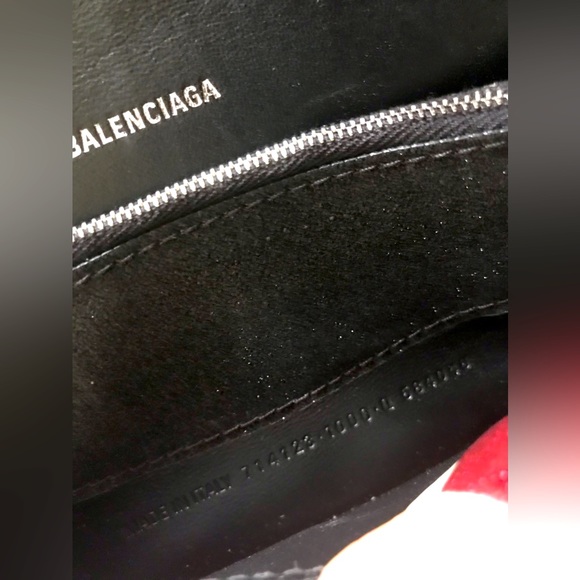 ❌❌❌SOLD❌❌❌BALENCIAGA Extra Small Hourglass Sparkle Wallet on a Chain - Picture 13 of 15